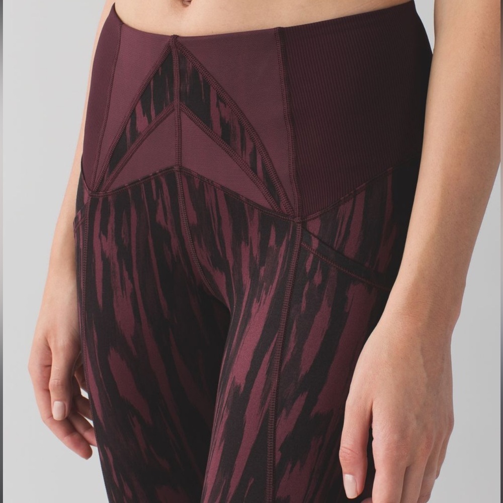 LULULEMON WOMEN’S EXQUISITE CROP PAINTED ANIMAL BORDEAUX  DRAMA BLACK  SZ 6 - Picture 4 of 13